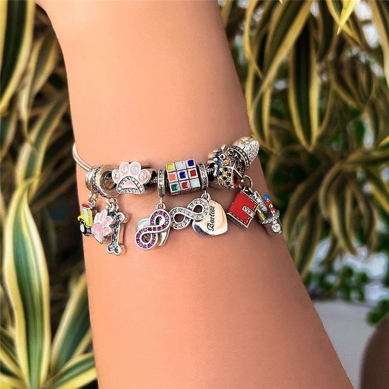 PINGENTE CHARM JOANINHA CRAVEJADA PRATA 925