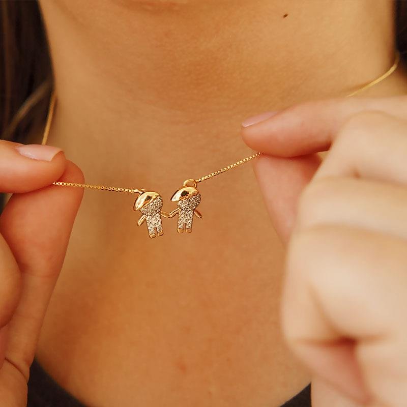 COLAR DOIS MENINOS FOLHEADO OURO CRAVEJADO COM ZIRCONIA