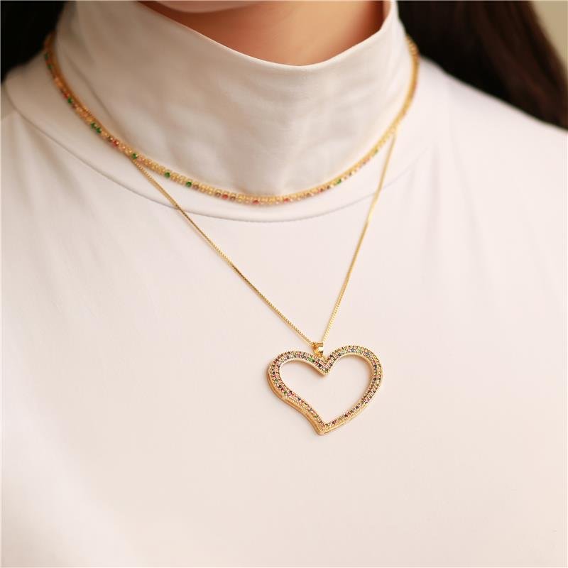 GARGANTILHA CORAÇÃO VAZADO CRAVEJADO FOLH. OURO 