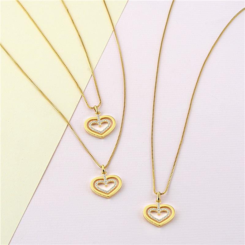 GARGANTILHA COM PINGENTE CORAÇÃO CRAVEJADO FOLH OURO