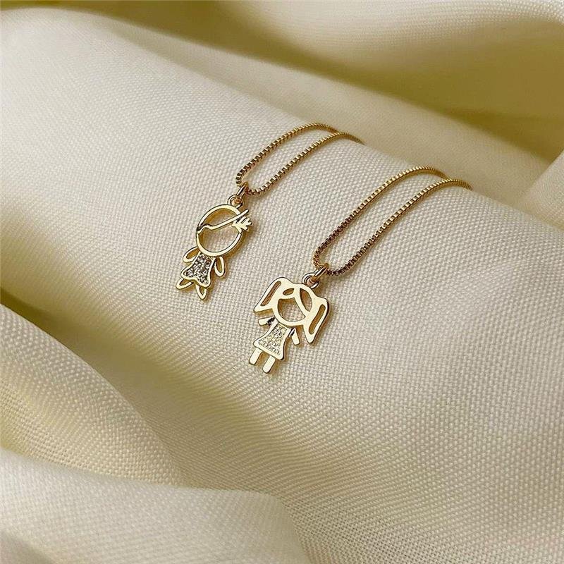 GARGANTILHA MENINA BANHADO OURO