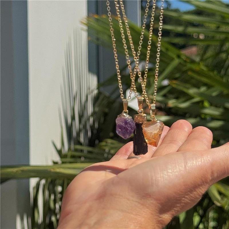 GARGANTILHA PEDRA BANHADO OURO