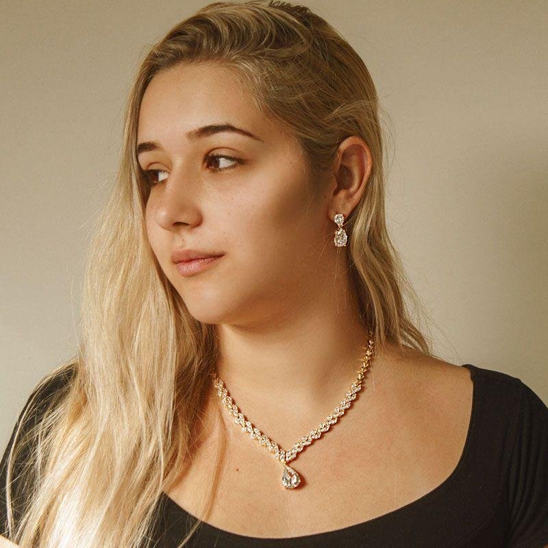 CONJUNTO CRAVEJADA EM ZIRCÔNIAS NAVETADAS FOLHEADA OURO