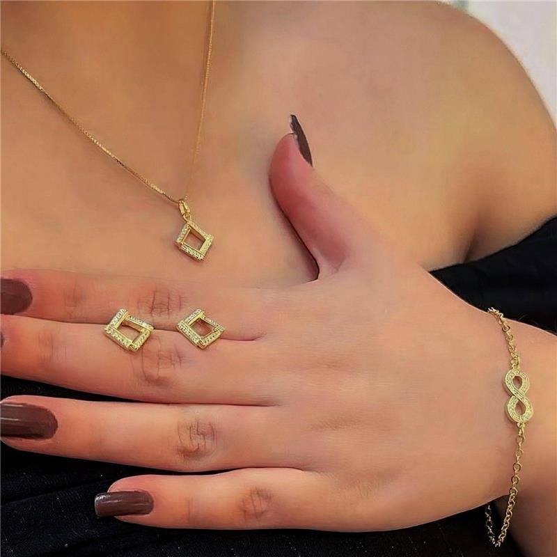 CONJUNTO CRAVEJADO BANHADO OURO