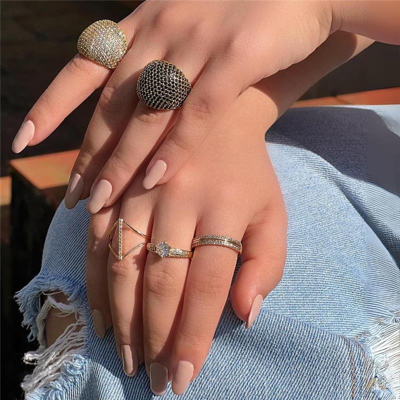 ANEL PAVÊ CRAVEJADO EM ZIRCÔNIAS FOLHEADO A OURO