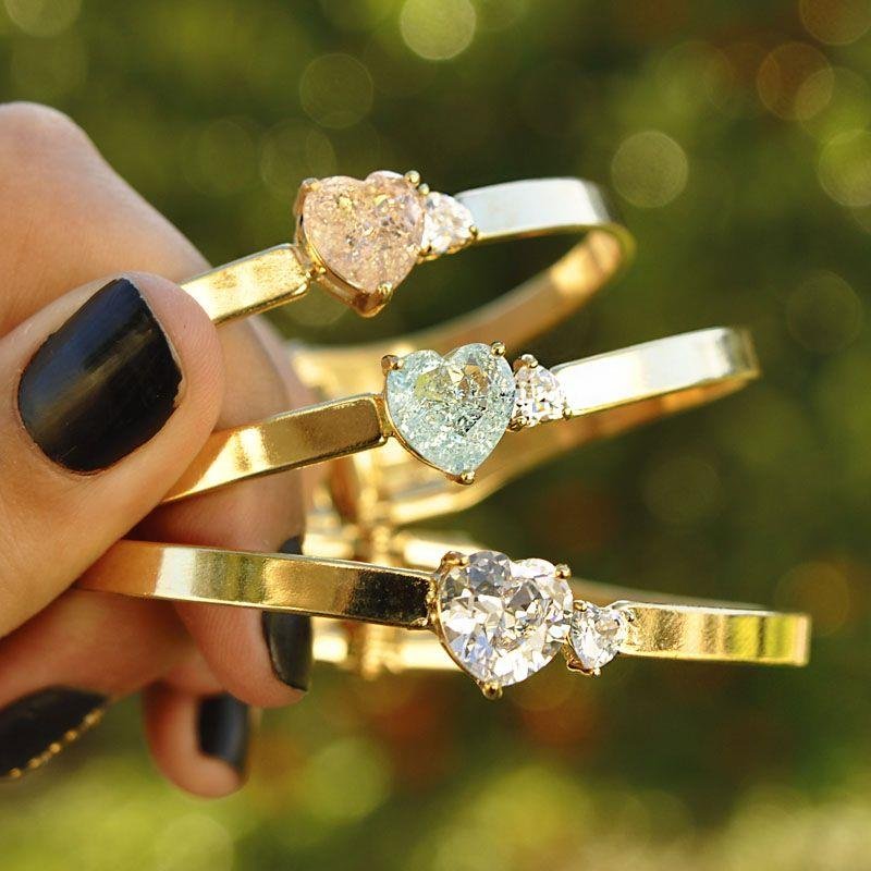 BRACELETE COM PEDRA CORAÇÃO FOLHEADO A OURO