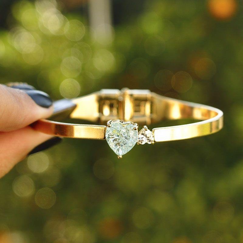 BRACELETE COM PEDRA CORAÇÃO FOLHEADO A OURO