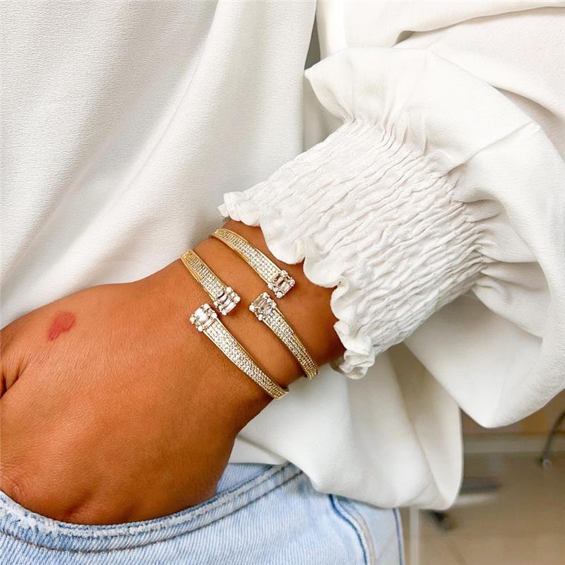 BRACELETE CRAVEJADO BANHADO OURO