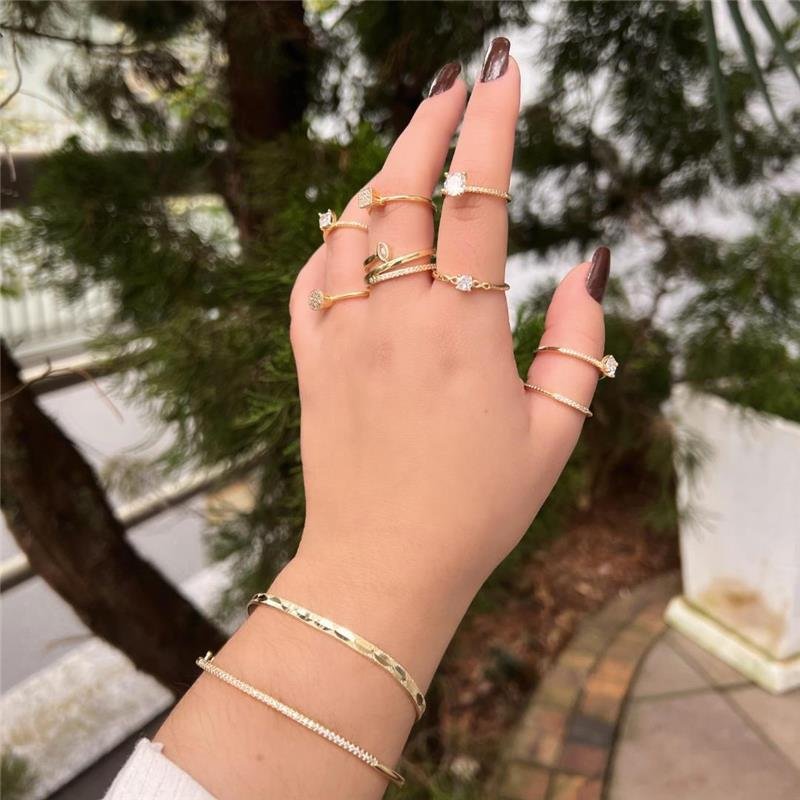 BRACELETE CRAVEJADO BANHADO OURO