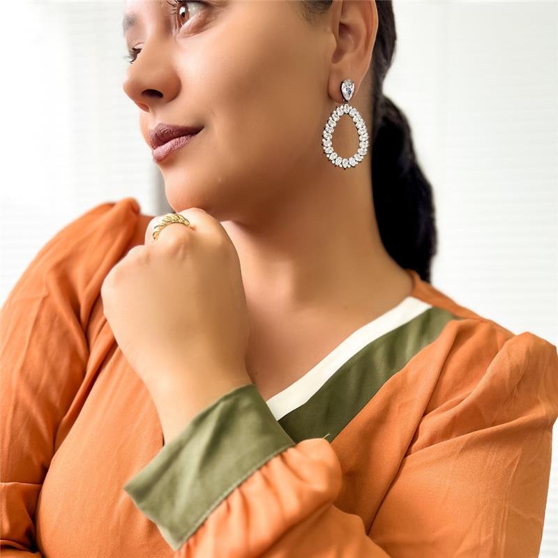 BRINCO GOTA CRAVEJADO FOLHEADO A GRAFITE