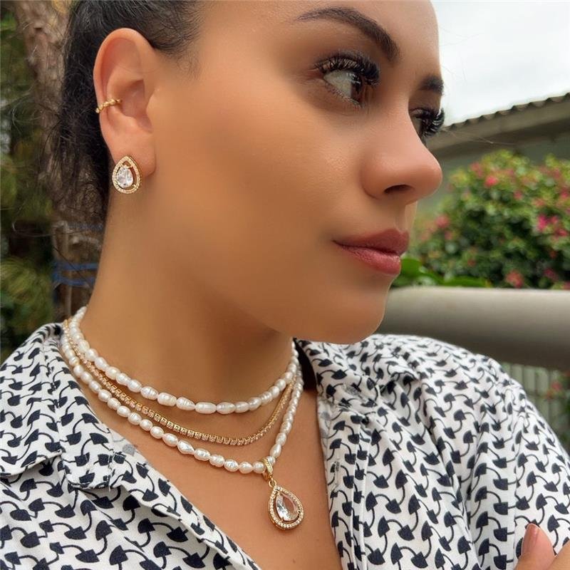 BRINCO CRAVEJADO ZIRCÔNIA GOTA FOLHEADO OURO