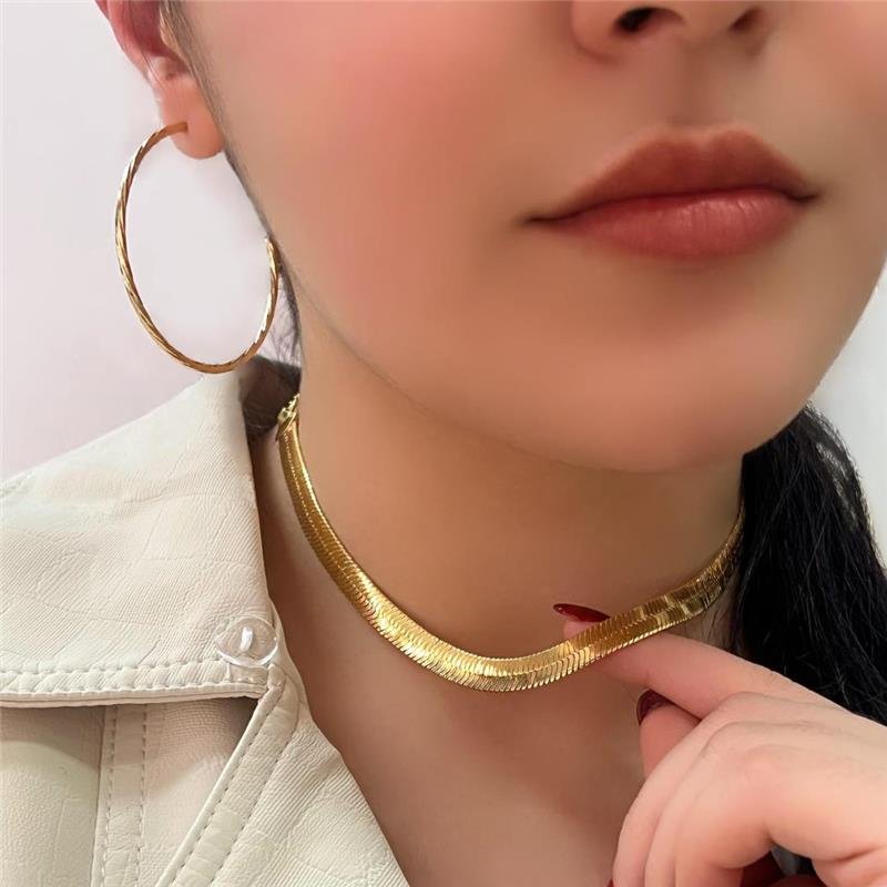 BRINCO ARGOLA TORCIDA 50MM BANHADO OURO