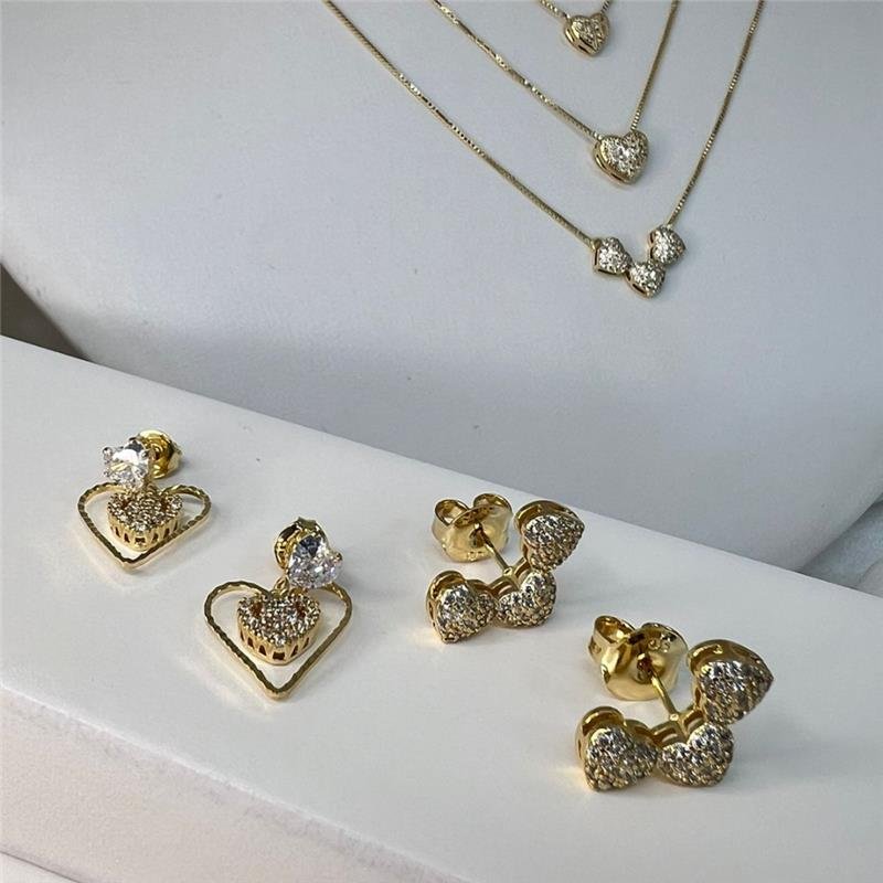 BRINCO CORAÇÕES CRAVEJADOS BANHADO OURO