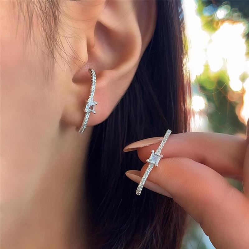 BRINCO FILETE CRAVEJADO PRATA 925