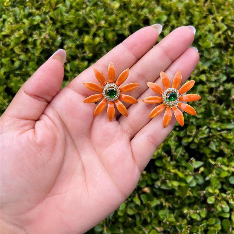 BRINCO FLOR RESINADA BANHADO OURO - LARANJA