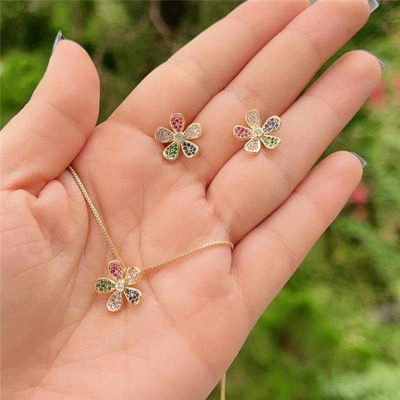 BRINCO FLOR CRAVEJADA BANHADO OURO