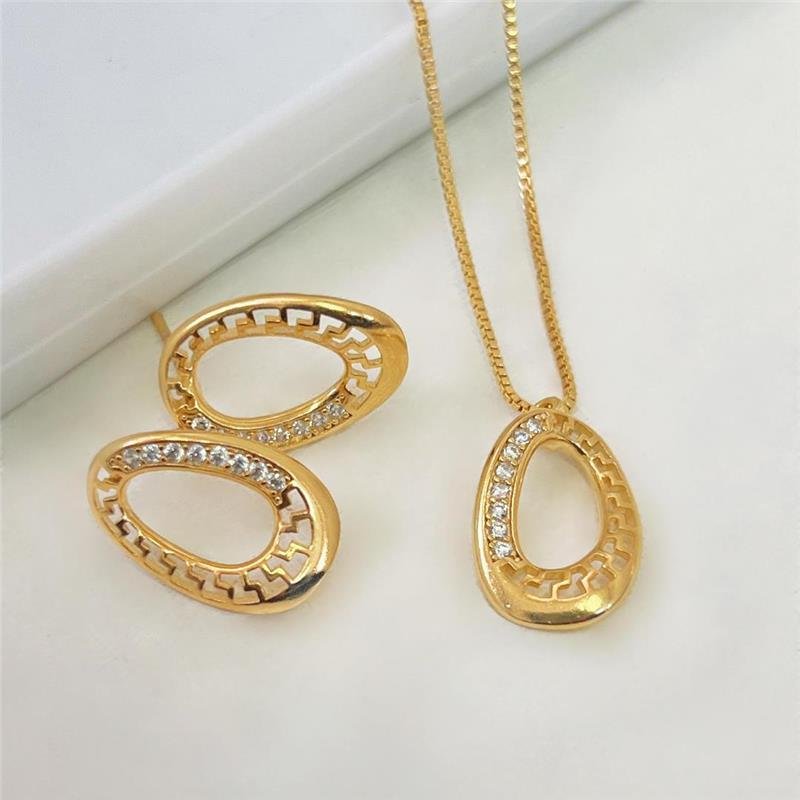 BRINCO TORCIDO BANHADO OURO