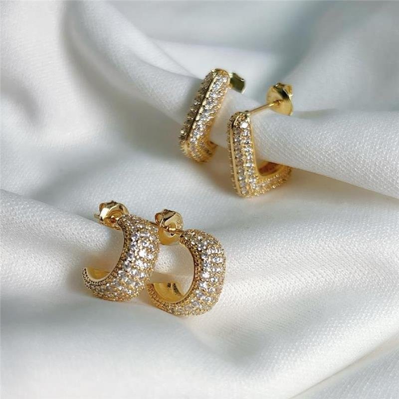 BRINCO ARGOLA CRAVEJADA BANHADO OURO