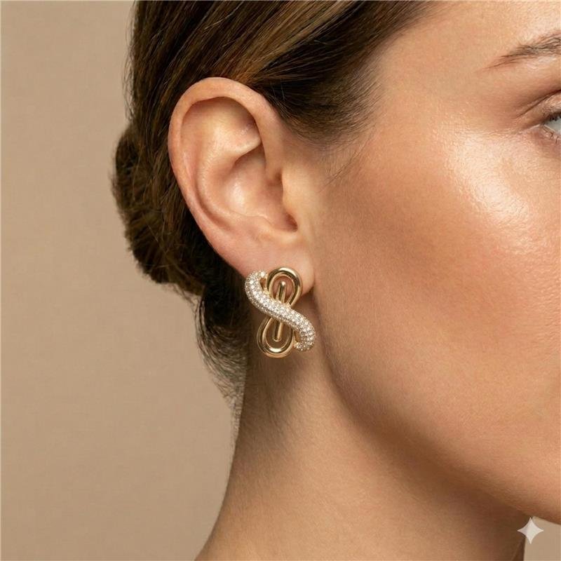 BRINCO INFINITO CRAVEJADO BANHADO OURO