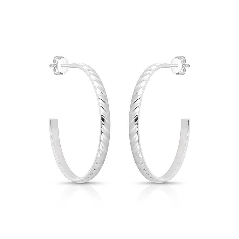 BRINCO ARGOLA TRABALHADA M BANHADO RÓDIO - CRISTAL